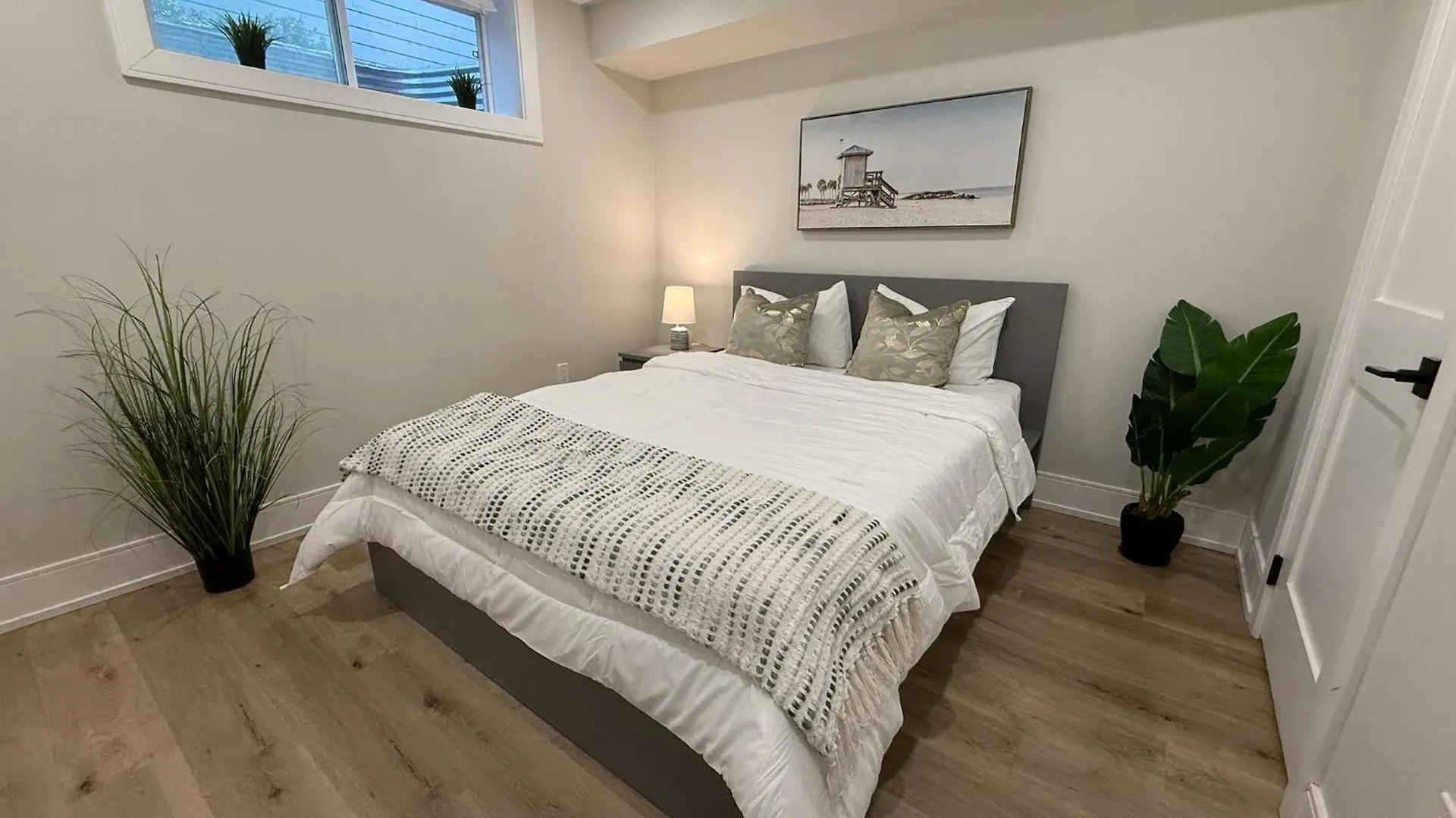 1-Bedroom Apartment Downtown Toronto 0*,  Kanada