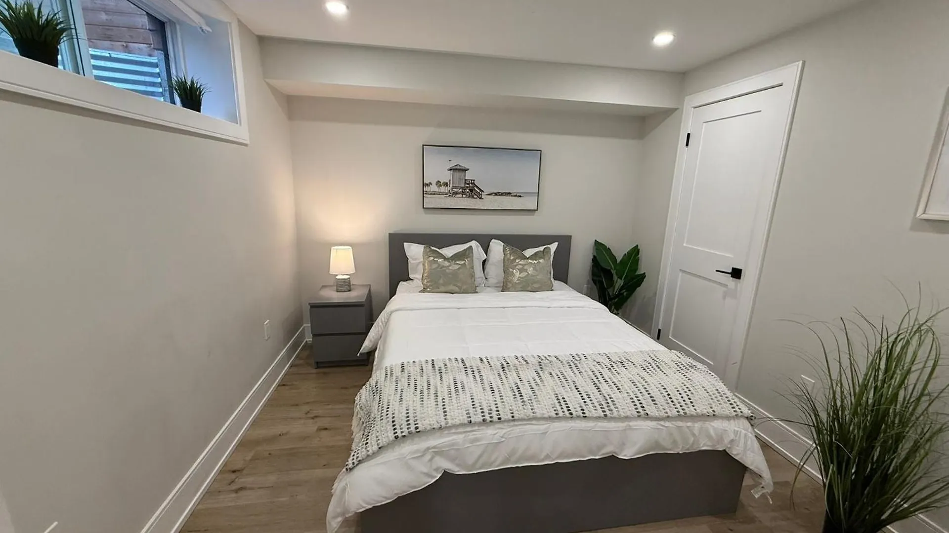 1-Bedroom Apartment Downtown Toronto contacts
